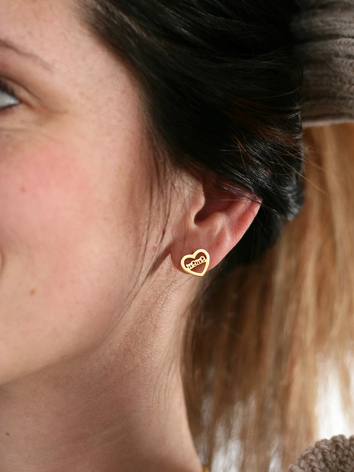 Clous d'oreilles Mama | Édition 2023